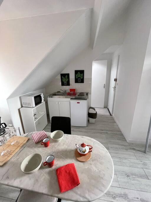 Le Cocon Rouge - Studio En Plein Centre Historique Lamballe Exterior foto