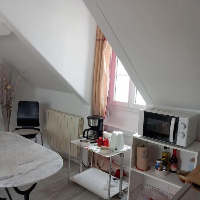 Le Cocon Rouge - Studio En Plein Centre Historique Lamballe Exterior foto