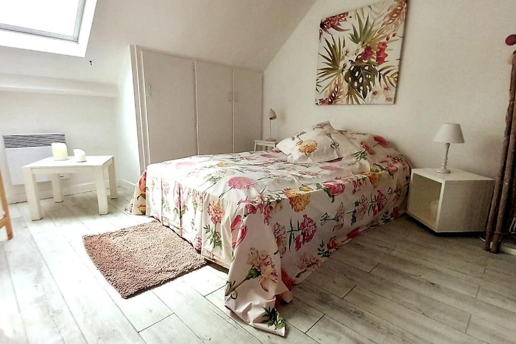 Le Cocon Rouge - Studio En Plein Centre Historique Lamballe Exterior foto